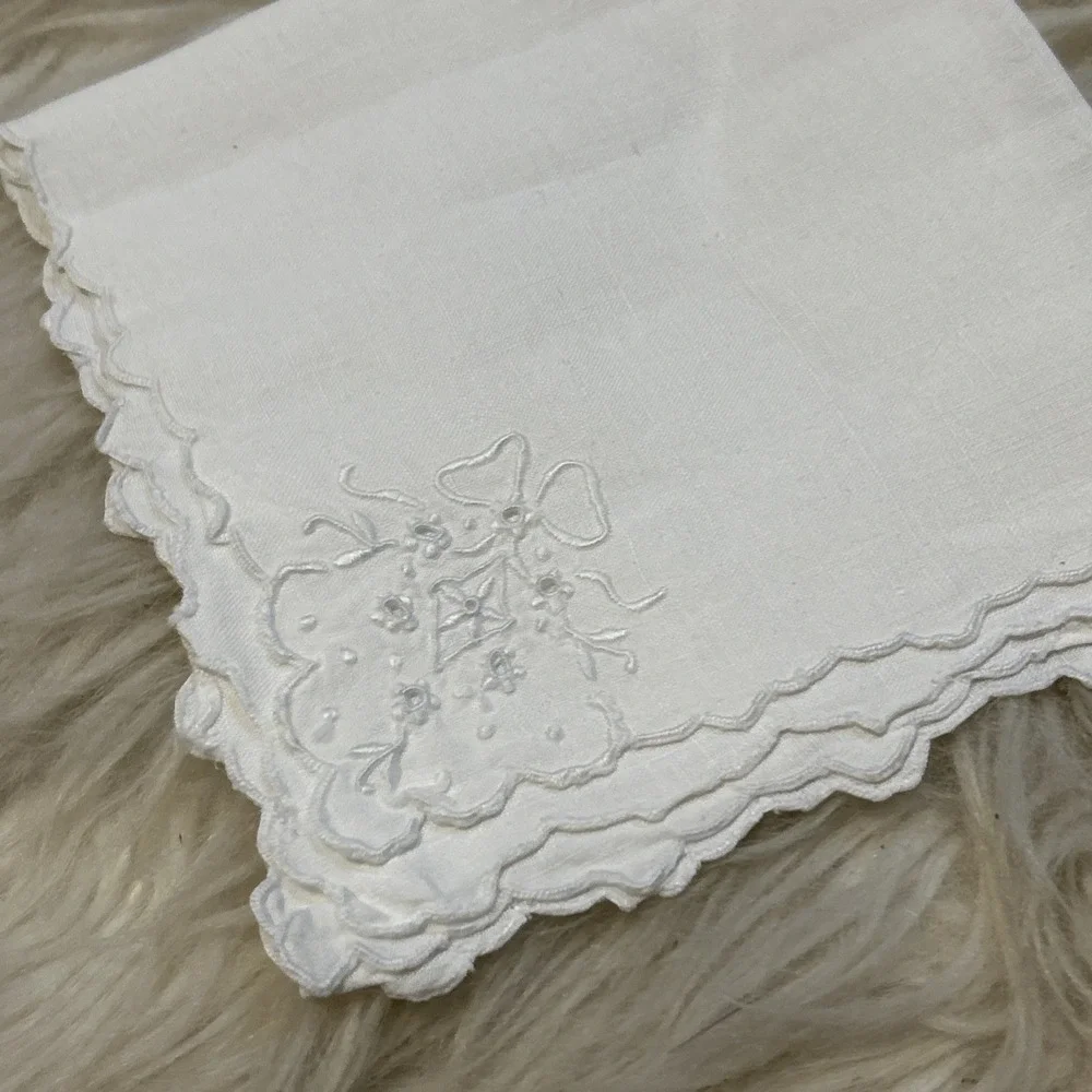 Lot Of 10 Vintage Linen Napkins White Baby Blue Floral Cutout Bow Scalloped Lace